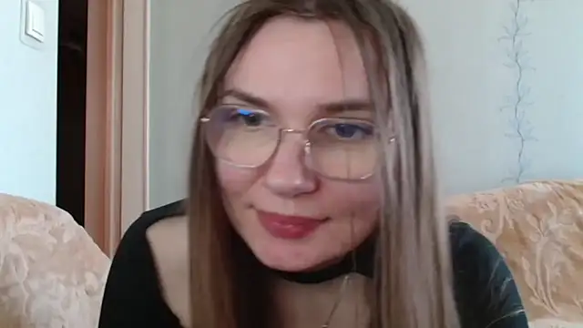 Snapshot of LooveELLYx chatting on 03-21-25, 11:01 LooveELLYx online show from 03-21-25, 11:01