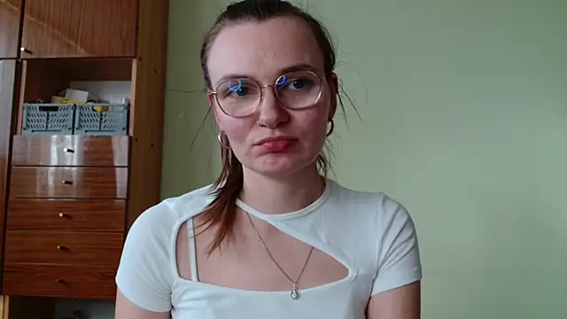 Snapshot of LooveELLYx chatting on 10-01-25, 01:28 LooveELLYx online show from 10-01-25, 01:28