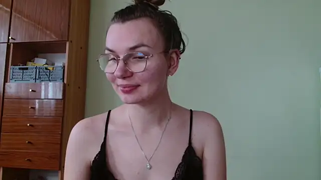 Snapshot of LooveELLYx chatting on 10-07-25, 01:30 LooveELLYx online show from 10-07-25, 01:30