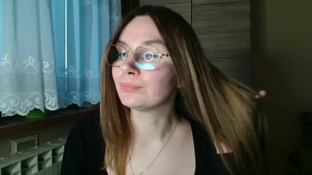 Snapshot of LooveELLYx chatting on 10-29-25, 03:36 LooveELLYx online show from 10-29-25, 03:36