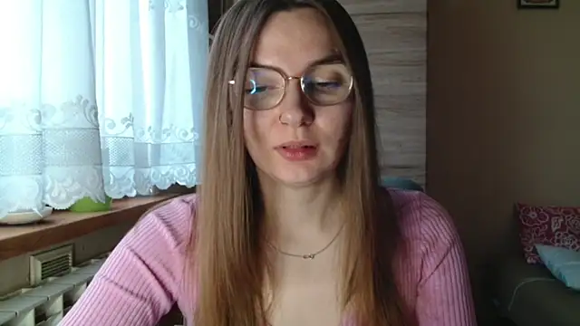 Snapshot of LooveELLYx chatting on 12-15-25, 07:23 LooveELLYx online show from 12-15-25, 07:23