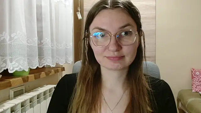 Snapshot of LooveELLYx chatting on 12-17-25, 09:54 LooveELLYx online show from 12-17-25, 09:54