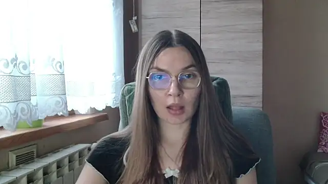 Snapshot of LooveELLYx chatting on 12-21-25, 07:26 LooveELLYx online show from 12-21-25, 07:26