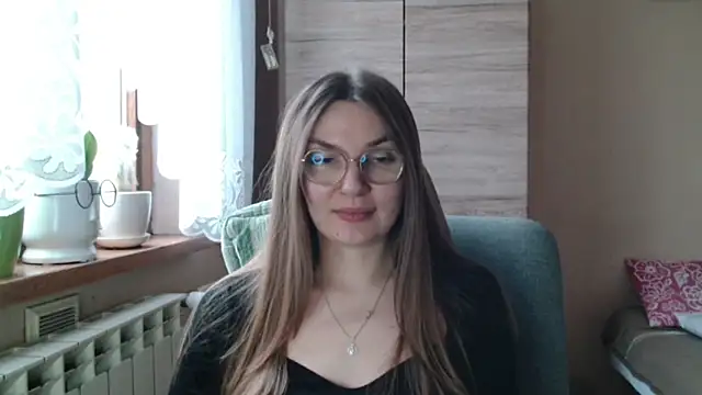 Snapshot of LooveELLYx chatting on 12-22-25, 07:38 LooveELLYx online show from 12-22-25, 07:38