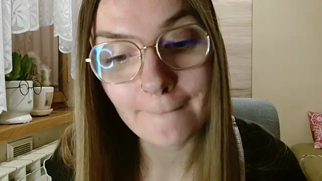 Snapshot of LooveELLYx chatting on 01-06-26, 05:33 LooveELLYx online show from 01-06-26, 05:33