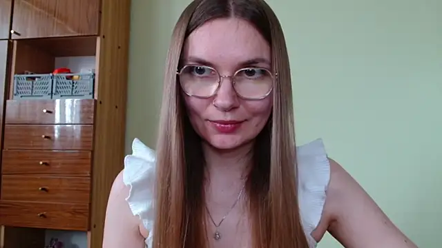 LooveELLYx online show from 05-06-26, 01:38