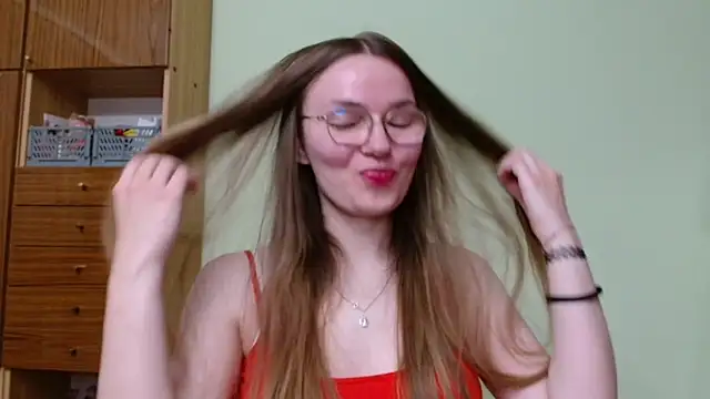 LooveELLYx online show from 05-31-26, 08:54