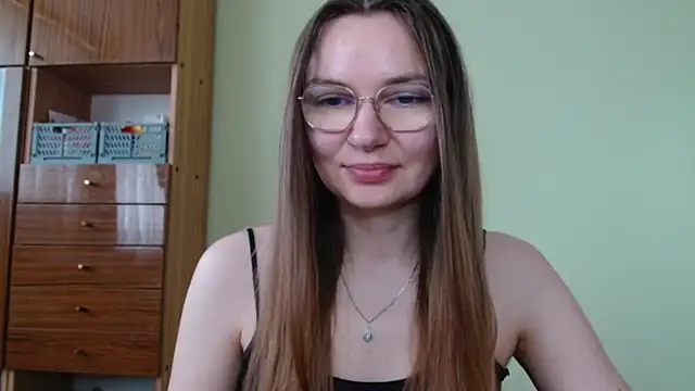 Snapshot of LooveELLYx chatting on 06-05-26, 06:31 LooveELLYx online show from 06-05-26, 06:31