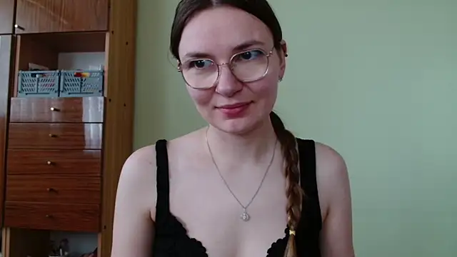 Snapshot of LooveELLYx chatting on 06-11-26, 06:33 LooveELLYx online show from 06-11-26, 06:33