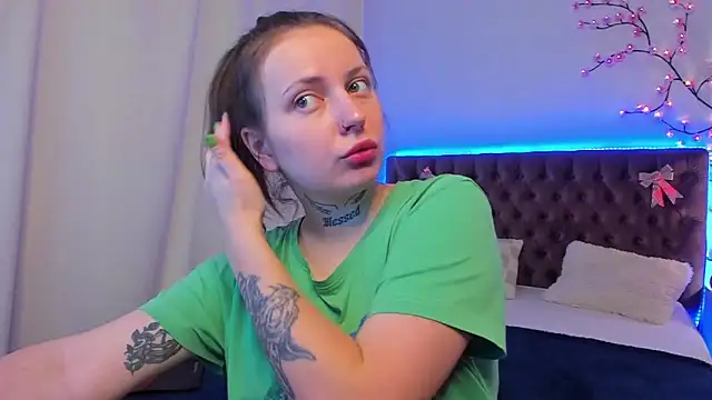 Snapshot of LilaVame chatting on 10-21-25, 07:58 LilaVame online show from 10-21-25, 07:58