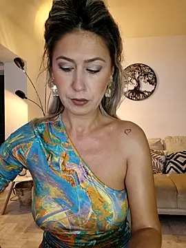 Snapshot of CelynaRoss chatting on 09-30-25, 08:41 CelynaRoss online show from 09-30-25, 08:41