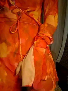 Snapshot of CelynaRoss chatting on 10-19-25, 12:55 CelynaRoss online show from 10-19-25, 12:55