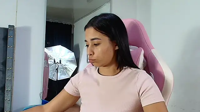 Snapshot of GraceWallace_ chatting on 04-25-26, 02:36 GraceWallace online show from 04-25-26, 02:36