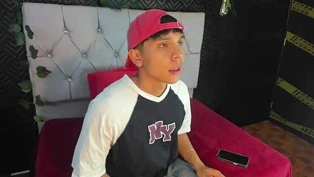 Thiago Kozak online show from 10-18-25, 01:12