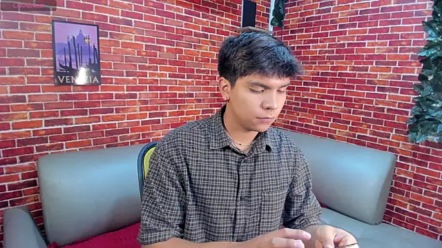 Snapshot of Thiago_Kozak chatting on 04-28-26, 01:05 Thiago Kozak online show from 04-28-26, 01:05