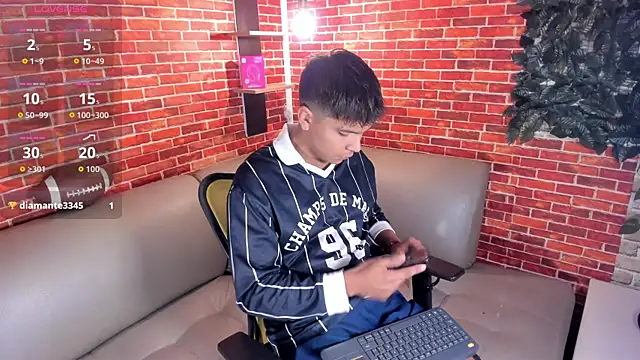 Snapshot of Thiago_Kozak chatting on 05-08-26, 02:44 Thiago Kozak online show from 05-08-26, 02:44