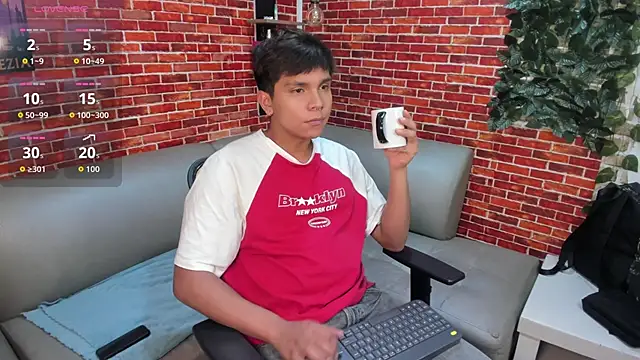 Snapshot of Thiago_Kozak chatting on 05-22-26, 01:17 Thiago Kozak online show from 05-22-26, 01:17