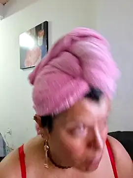 Hanna Kieran online show from 10-26-25, 06:47