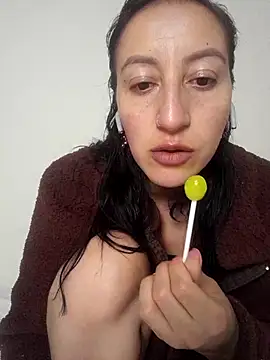 Snapshot of Oriana111 chatting on 11-14-25, 04:33 Oriana111 online show from 11-14-25, 04:33