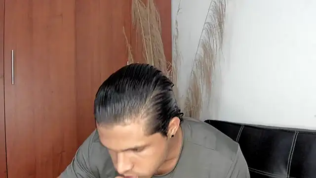 Snapshot of Evansdark1 chatting on 10-22-25, 01:39 Evansdark1 online show from 10-22-25, 01:39