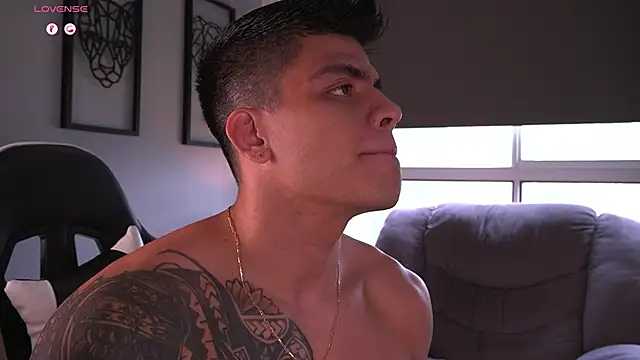 Snapshot of tyler_muscle1 chatting on 09-11-25, 03:34 tyler muscle1 online show from 09-11-25, 03:34