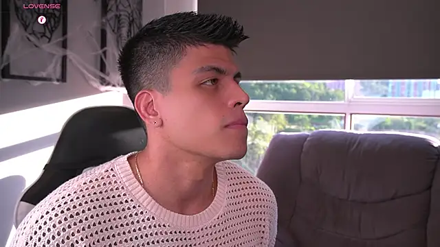 Snapshot of tyler_muscle1 chatting on 10-13-25, 10:10 tyler muscle1 online show from 10-13-25, 10:10