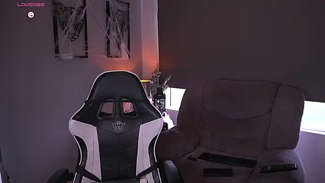 Snapshot of tyler_muscle1 chatting on 10-25-25, 01:40 tyler muscle1 online show from 10-25-25, 01:40