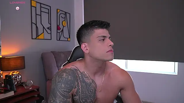 Snapshot of tyler_muscle1 chatting on 02-05-26, 04:33 tyler muscle1 online show from 02-05-26, 04:33