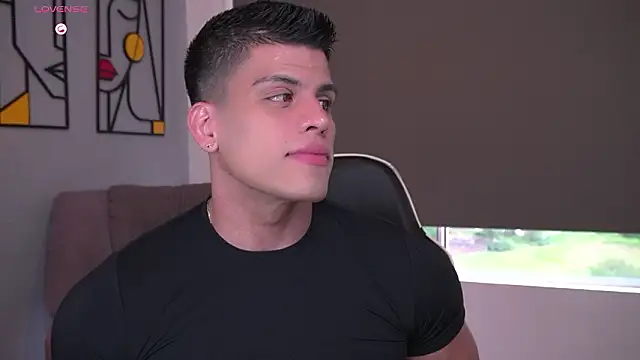 Snapshot of tyler_muscle1 chatting on 02-06-26, 10:13 tyler muscle1 online show from 02-06-26, 10:13