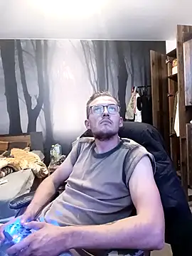 Snapshot of liema3156 chatting on 10-24-25, 06:04 liema3156 online show from 10-24-25, 06:04