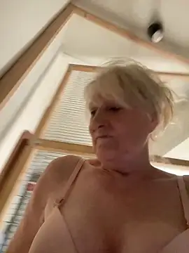 Snapshot of SexyKato001 chatting on 09-22-25, 09:11 SexyKato001 online show from 09-22-25, 09:11