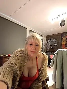 Snapshot of SexyKato001 chatting on 11-19-25, 08:36 SexyKato001 online show from 11-19-25, 08:36