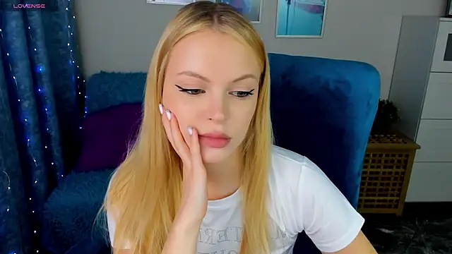 Snapshot of KatherineePierce chatting on 11-30-25, 01:04 KatherineePierce online show from 11-30-25, 01:04