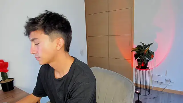 Snapshot of sweettaaron01 chatting on 09-16-25, 05:58 sweettaaron01 online show from 09-16-25, 05:58