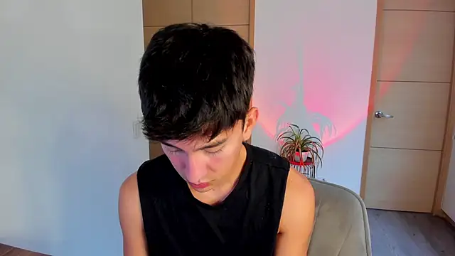 Snapshot of sweettaaron01 chatting on 09-30-25, 05:18 sweettaaron01 online show from 09-30-25, 05:18