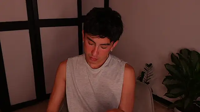 sweettaaron01 online show from 06-19-26, 11:19