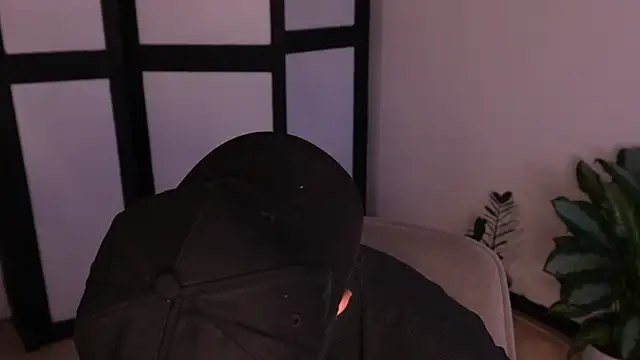 sweettaaron01 online show from 06-25-26, 10:58