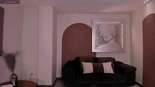 SarahYates online show from 03-11-26, 04:07