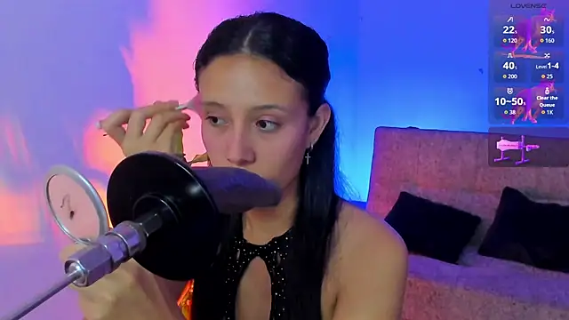 Snapshot of alicemoon__ chatting on 11-18-25, 10:20 alicemoon online show from 11-18-25, 10:20