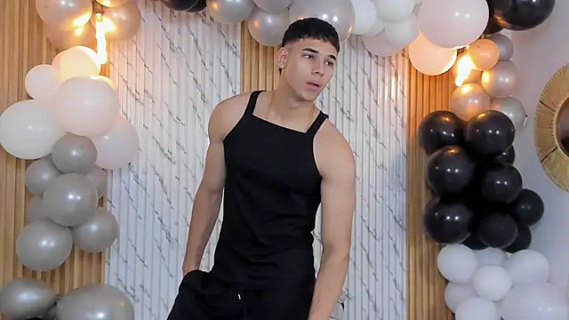 thomas walker0 online show from 09-10-25, 12:16