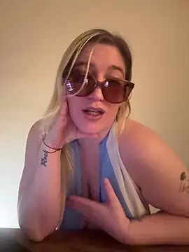 Snapshot of Granlady7 chatting on 06-23-26, 05:27 Granlady7 online show from 06-23-26, 05:27