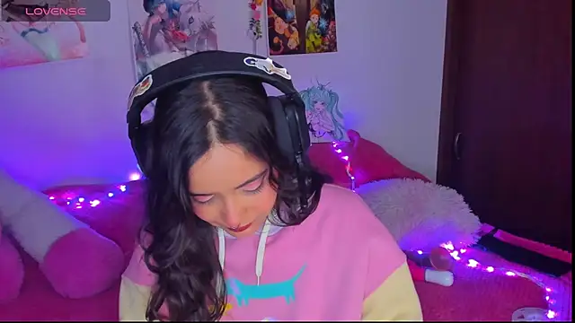 Snapshot of Maki_sins chatting on 09-19-25, 05:42 Maki sins online show from 09-19-25, 05:42