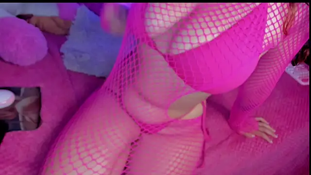 Snapshot of Maki_sins chatting on 11-29-25, 12:13 Maki sins online show from 11-29-25, 12:13