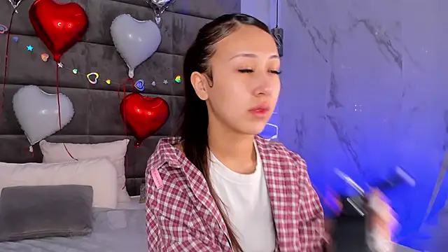 Snapshot of Nelly_Kimm chatting on 02-21-26, 01:06 Nelly Kimm online show from 02-21-26, 01:06