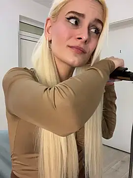 SelenaDaze online show from 03-26-26, 05:13