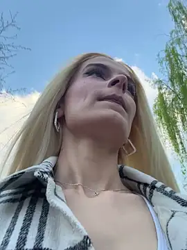 SelenaDaze online show from 04-08-26, 04:23