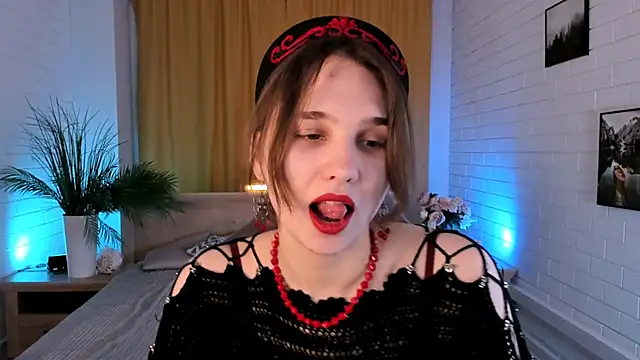 TessaMill online show from 11-18-25, 09:14