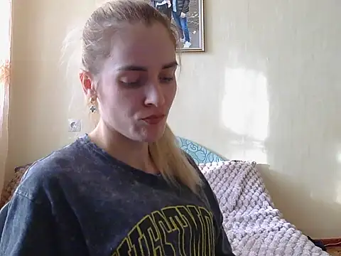 Snapshot of JayeTyler chatting on 12-17-25, 07:58 JayeTyler online show from 12-17-25, 07:58