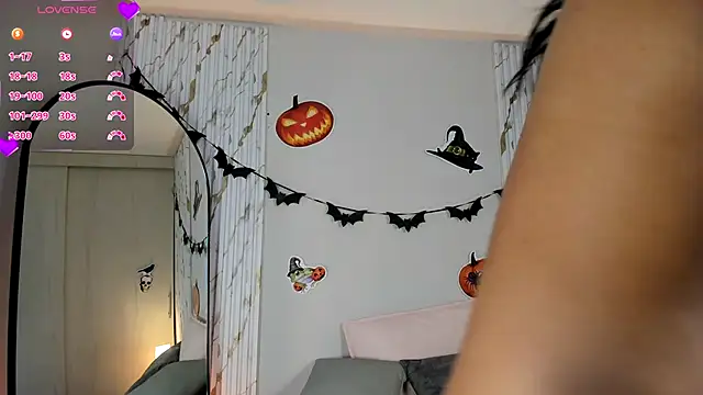 MissVioleet  online show from 10-19-25, 05:02