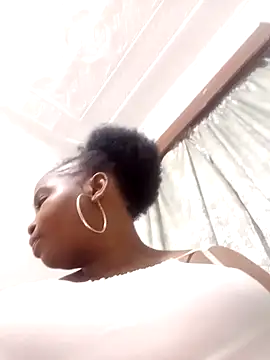 ShySexyBaddiexx online show from 11-06-25, 10:43